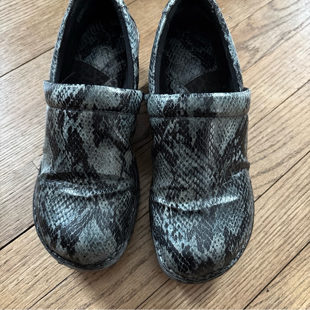 Born Black/Gray Snakeskin Clogs WOMENS SHOES Size 7M